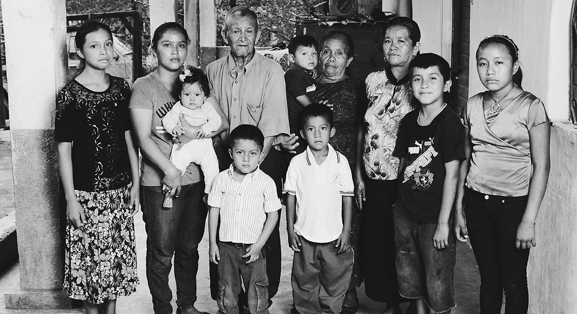 Inmigración en Estados Unidos y México: Retratos de refugiados guatemaltecos en el limbo. Óscar Gil-García.