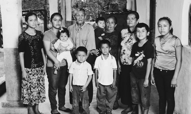 Inmigración en Estados Unidos y México: Retratos de refugiados guatemaltecos en el limbo. Óscar Gil-García.